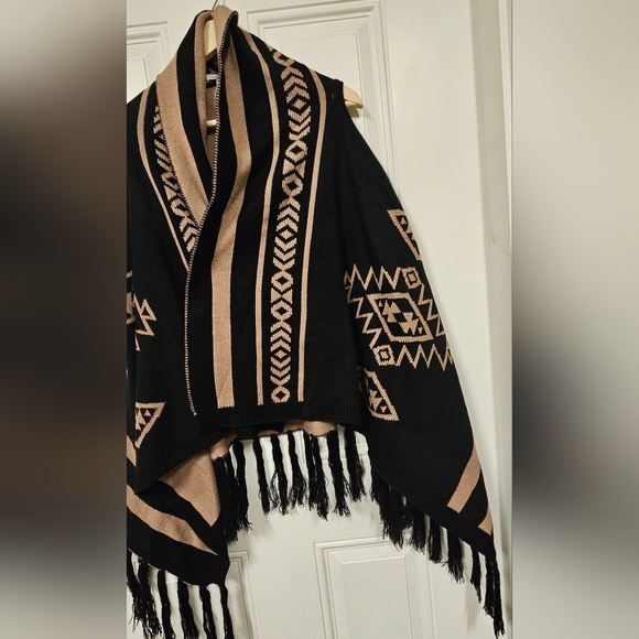 Southwestern Aztec Boho Tassel Reversible sweater vest black tan cream size M - Picture 6 of 11